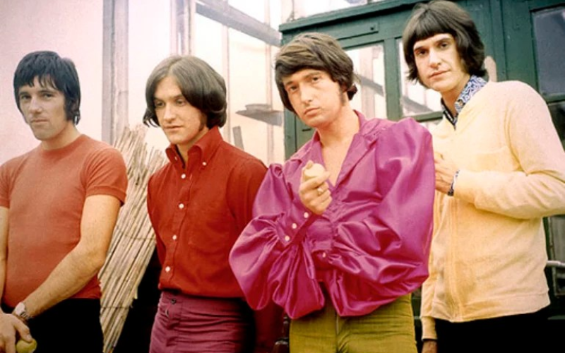 The Meaning Behind “Lola” by The Kinks